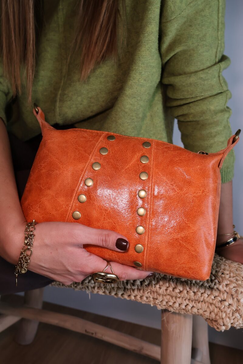 BOLSO PIEL TACHUELAS NARANJA