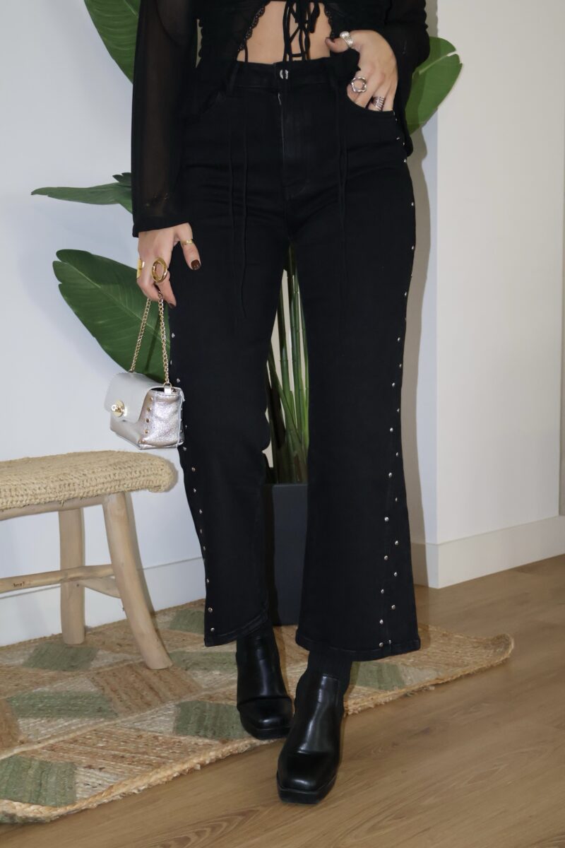 JEANS TACHUELAS NEGRO