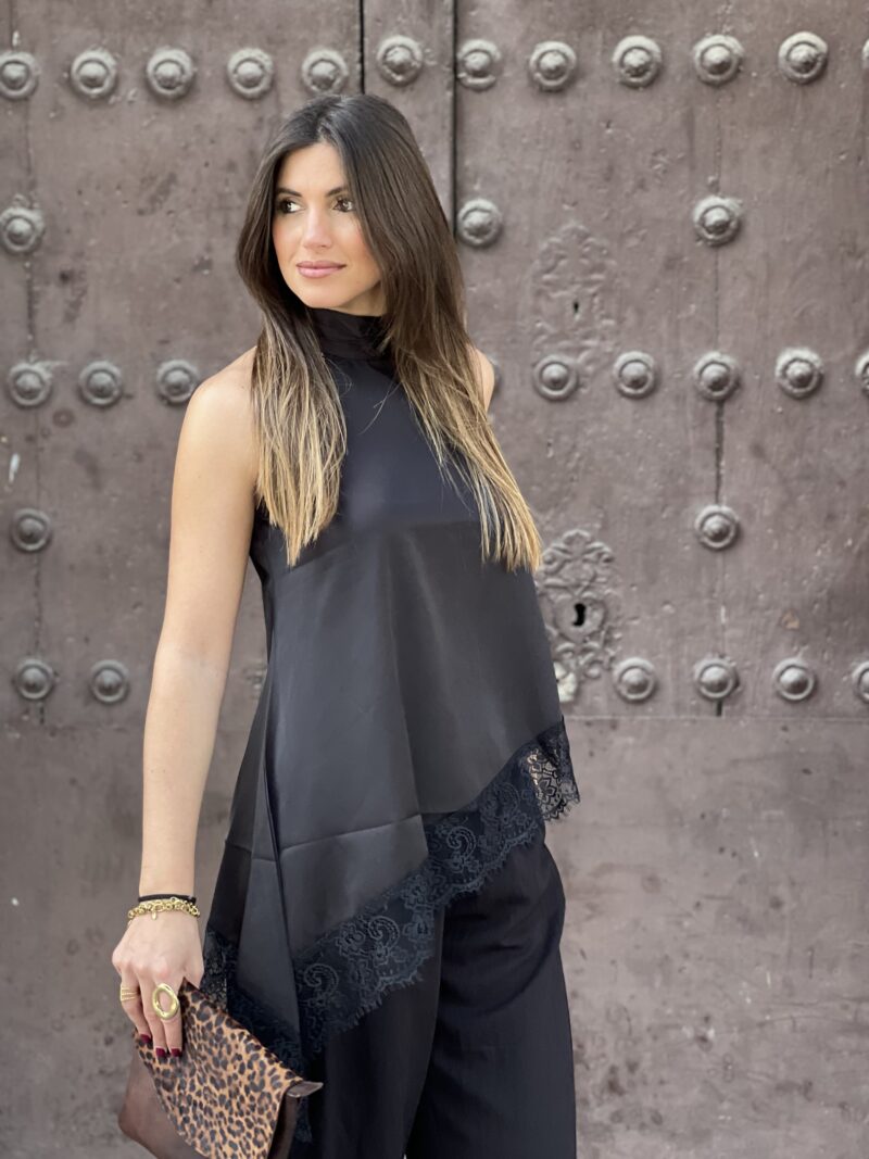 TOP HALTER LENCERO NEGRO