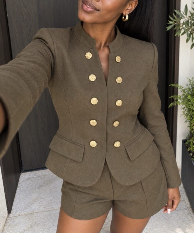 CHAQUETA MILITAR BOTONES DORADOS
